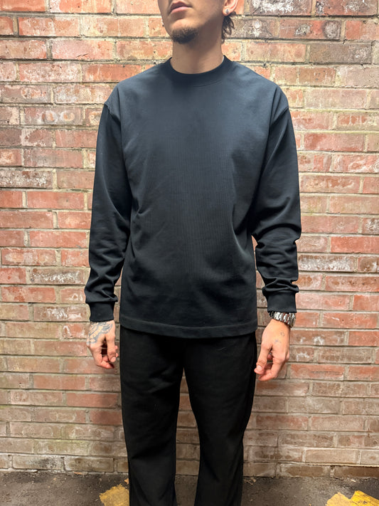 LONG-SLEEVE ESSENTIAL • MIDNIGHT BLACK