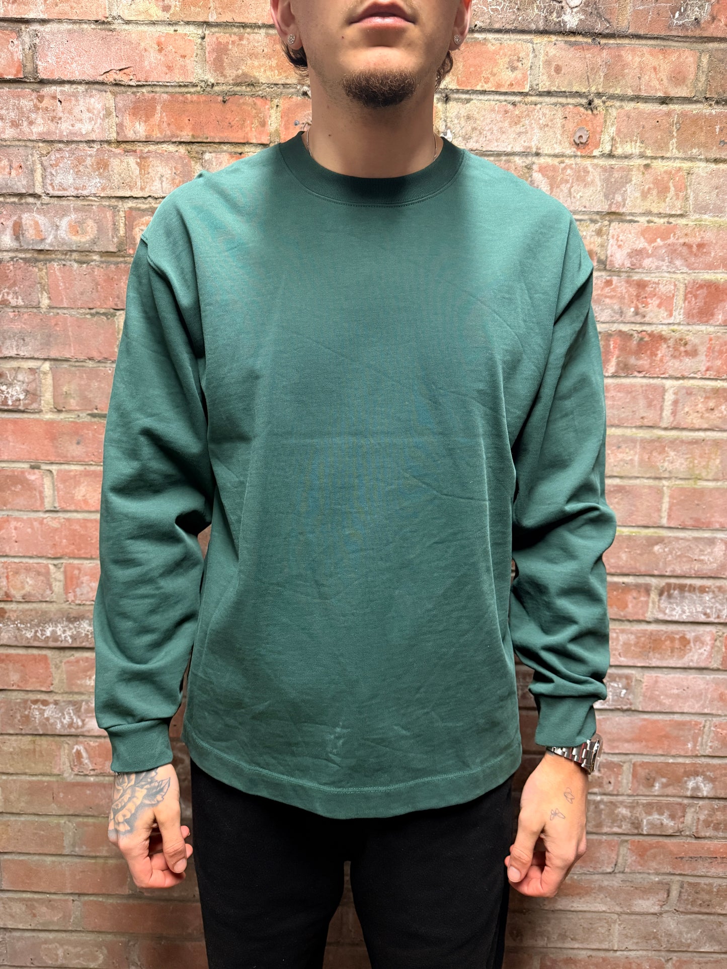 LONG-SLEEVE ESSENTIAL • FORREST GREEN